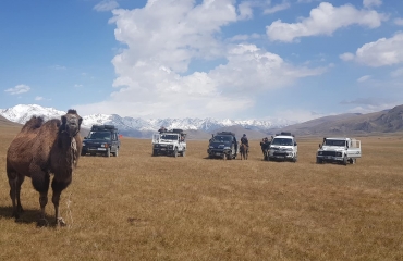 podróże motocyklowe kirgistan azja, wyjazdy autami terenowymi
